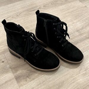 Kensie women’s black suede zip up lace up boots size 8